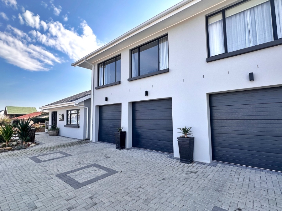 5 Bedroom Property for Sale in Fraaiuitsig Western Cape
